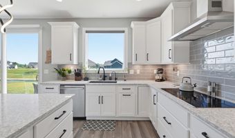 5306 Greyson Heights Dr, Auburn, IN 46706