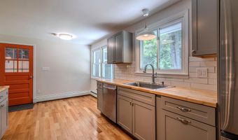 107 Colbrook Dr, Arlington, VT 05250