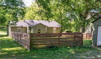 914 Jersey St, Baldwin City, KS 66006