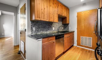 18 E MADISON St 4, Baltimore, MD 21202