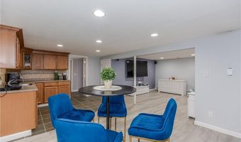 7 Oakcrest Dr, North Providence, RI 02904