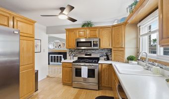 237 N Pioneer Dr, Addison, IL 60101