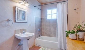 2 Mesa Sea Rd, Arroyo Hondo, NM 87513