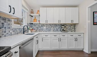 7 Silversmith Dr, Danbury, CT 06811