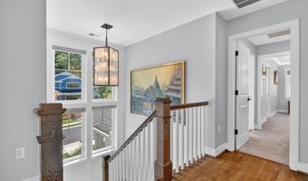 6430 KENHOWE Dr, Bethesda, MD 20817
