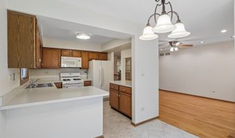 2109 N Charter Point Dr, Arlington Heights, IL 60004
