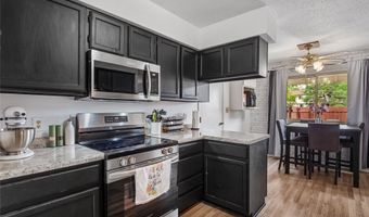 983 10th Ave NW, Altoona, IA 50009