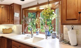 11 Wendover Way, Bedford, NH 03110
