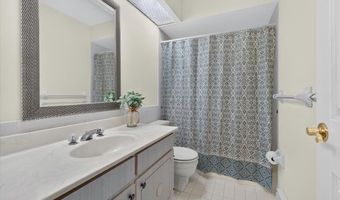 7 Springlake Ct, Ballwin, MO 63011