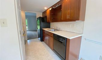 515 Ponds Edge Ln, Allentown, PA 18104