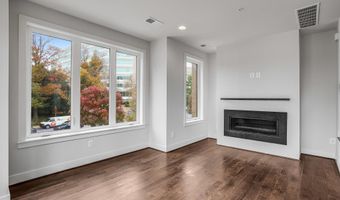 6940 ROCKLEDGE Dr, Bethesda, MD 20817