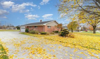 424 Fairlane Dr, Alma, MI 48801