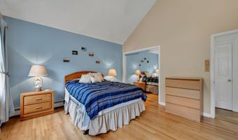 114 Tiffany Ln, Bristol, CT 06010