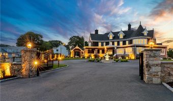 32 Lorraine St, Barrington, RI 02806
