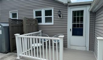 53 Center Ave, Middletown, RI 02842