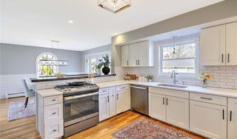 17 Mosher Dr, Barrington, RI 02806