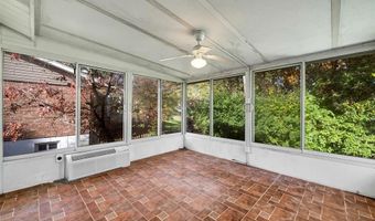 1115 Dutch Mill Dr, Ballwin, MO 63011