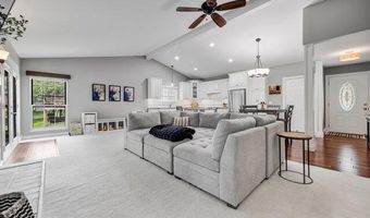 514 Great Hill Dr, Ballwin, MO 63021