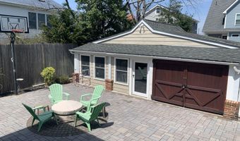 225 Pearl St, Beach Haven, NJ 08008