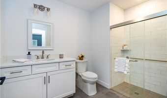 32 Exchange St 103, East Greenwich, RI 02818