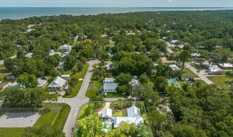 121 14th St, Apalachicola, FL 32320