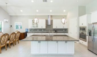 6331 VOYAGERS Pl, Apollo Beach, FL 33572