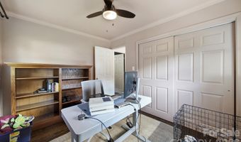 3335 Dunaire Dr, Charlotte, NC 28205
