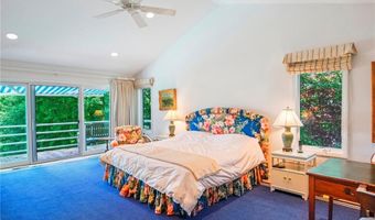 275 Boston Neck Rd, Narragansett, RI 02882