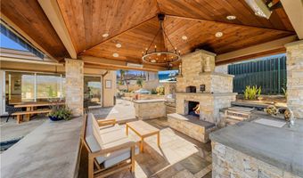 1040 S Summer Breeze Ln, Anaheim, CA 92808