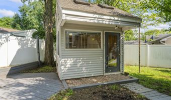76 9th St, Belford, NJ 07718