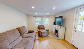 14 Krzak Rd, North Kingstown, RI 02852