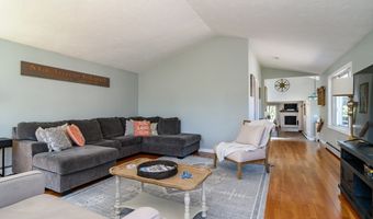 88 Rope Walk Rd, Bourne, MA 02532