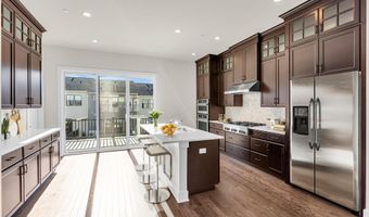 6 Augustus Dr, Middletown, NJ 07748