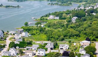8 Green Acres Dr, Narragansett, RI 02882