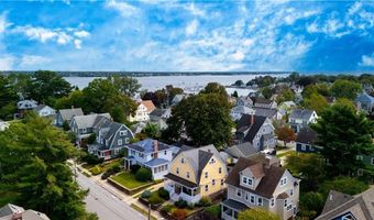 82 Sefton Dr, Cranston, RI 02905