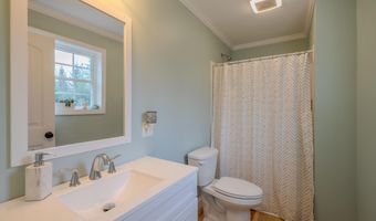 19 Magnolia Hill Rd, Bangor, ME 04401