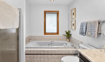 2615 N MILLBROOK Rd, Appleton, WI 54914