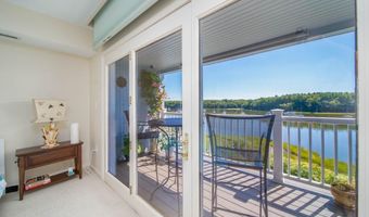 152 Crompton Ave 12, East Greenwich, RI 02818