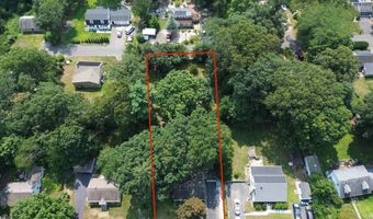 7 Rocky Ledge Dr, Clinton, CT 06413