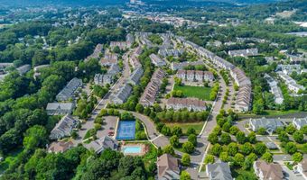 73 Lawrence Ave 73, Danbury, CT 06810