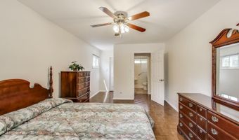 206 W Hintz Rd, Arlington Heights, IL 60004