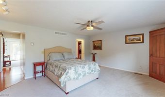 563 E Acadia Pt, Aurora, OH 44202