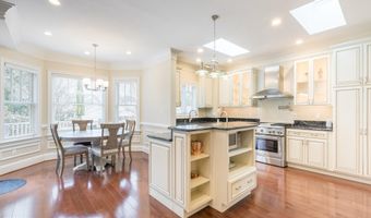 2138 PATRICK HENRY Dr, Arlington, VA 22205