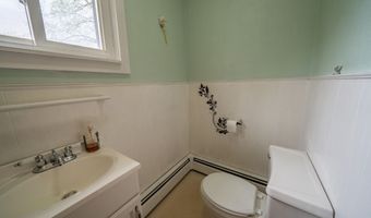 744 Hammond St, Bangor, ME 04401