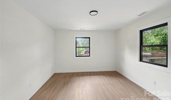3801 Woodleaf Rd, Charlotte, NC 28205