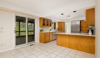3949 Waldenwood Dr, Ann Arbor, MI 48105