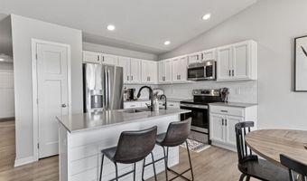 2624 21st St SW, Altoona, IA 50009