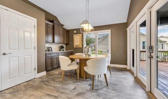 924 Forest Lake Ct, Ballwin, MO 63021
