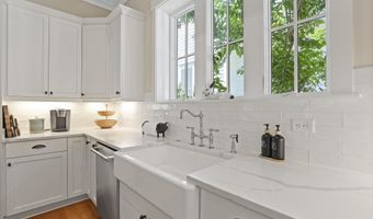 2 Tomlow Trce, Beaufort, SC 29906