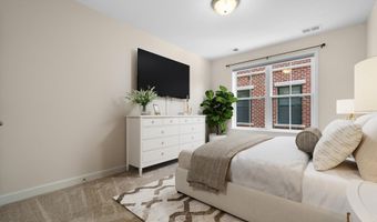 2101 N MONROE St 213, Arlington, VA 22207